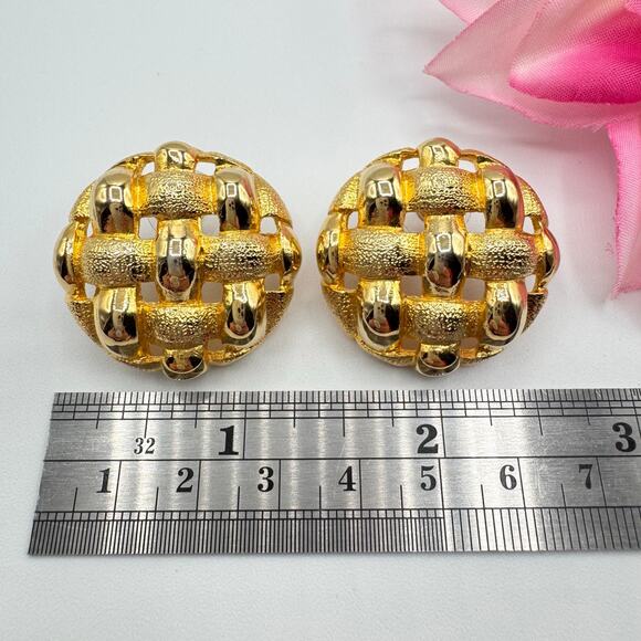 Vintage Basketweave Stud Earrings Gold Tone Chunky Big Heavy 80s Runway Chic - Picture 6 of 8